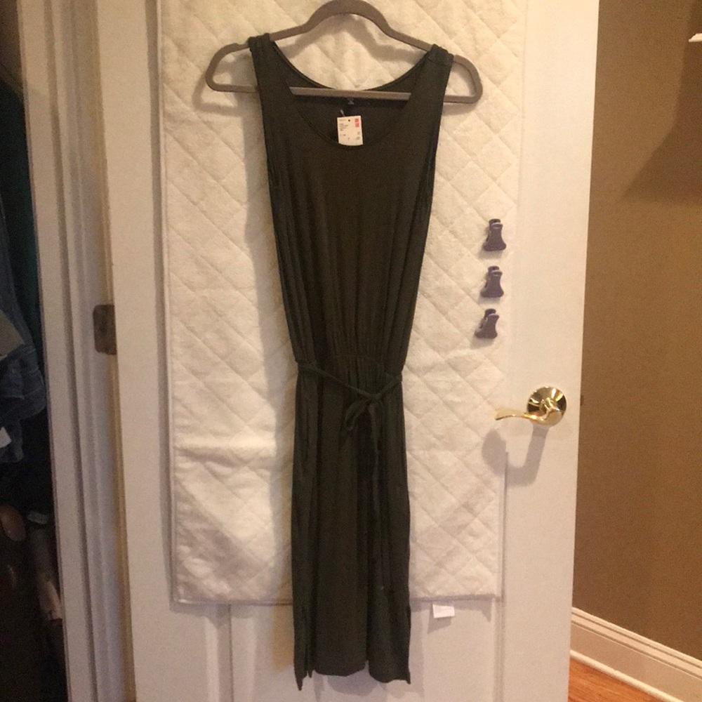 Uniqlo midi dress